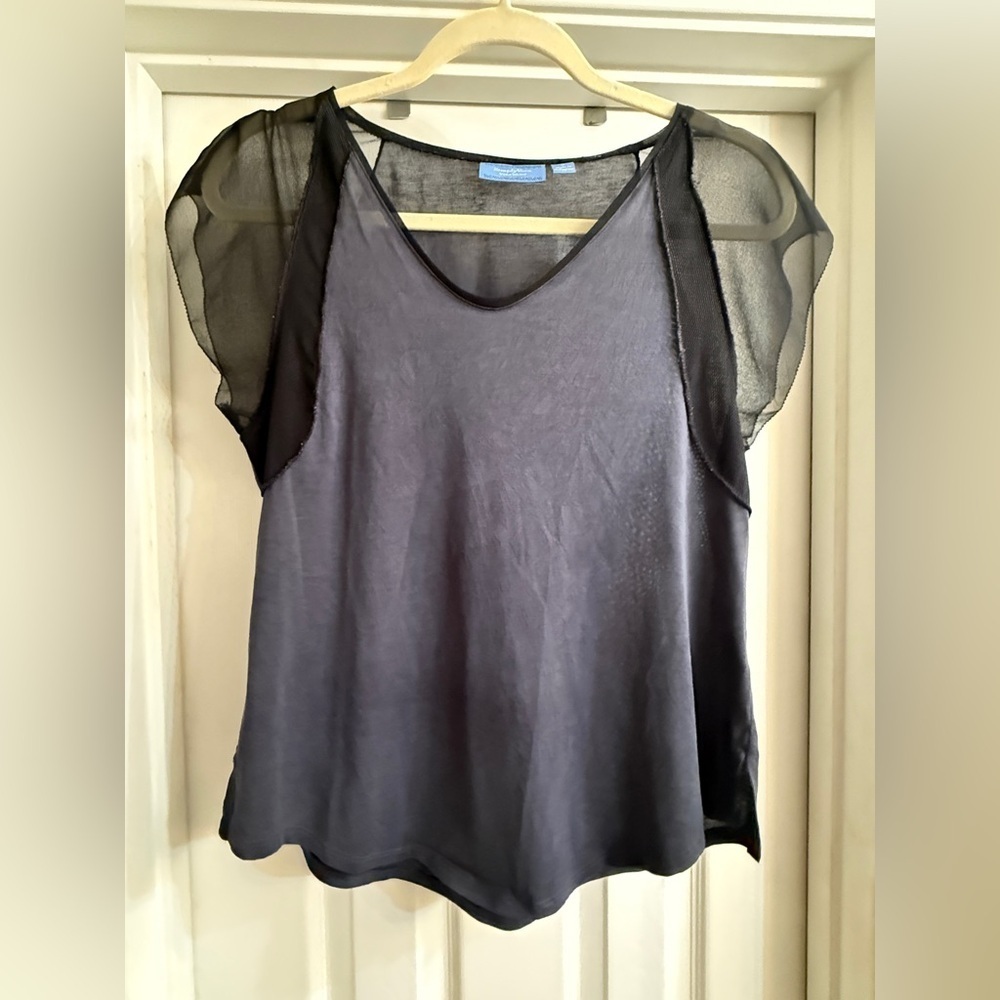 Simply Vera Vera Wang small black shirt